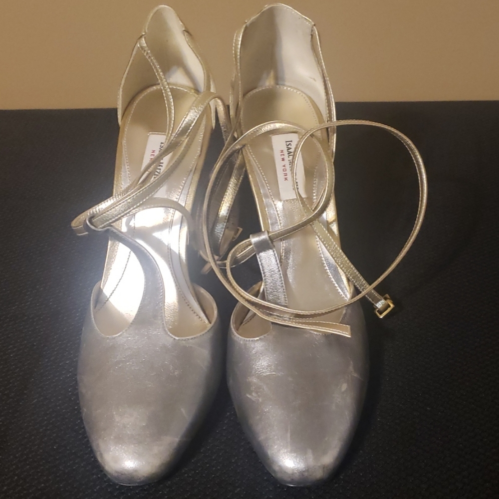 Isaac Mizrahi New York Ankle Strap Pumps